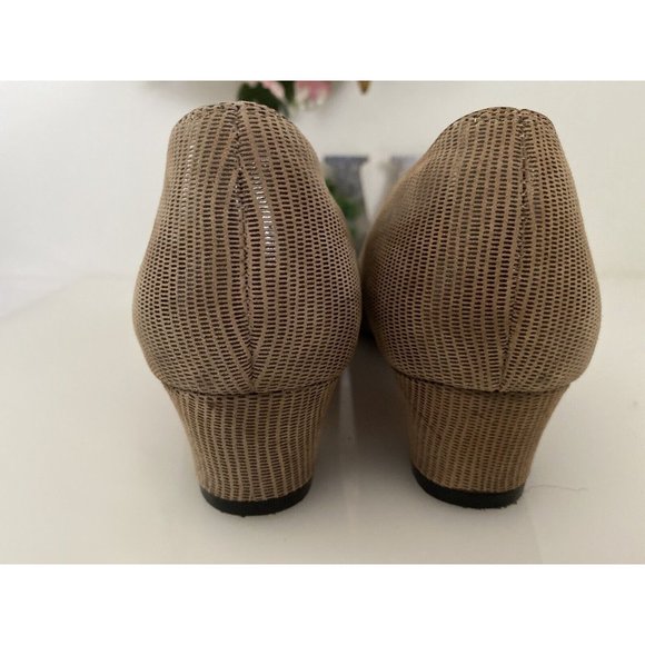 Vintage Vaneli Womens Tan Mini Lizard Print Suede Heels Slip Foam Pad Insole 8S‎ - Picture 9 of 12